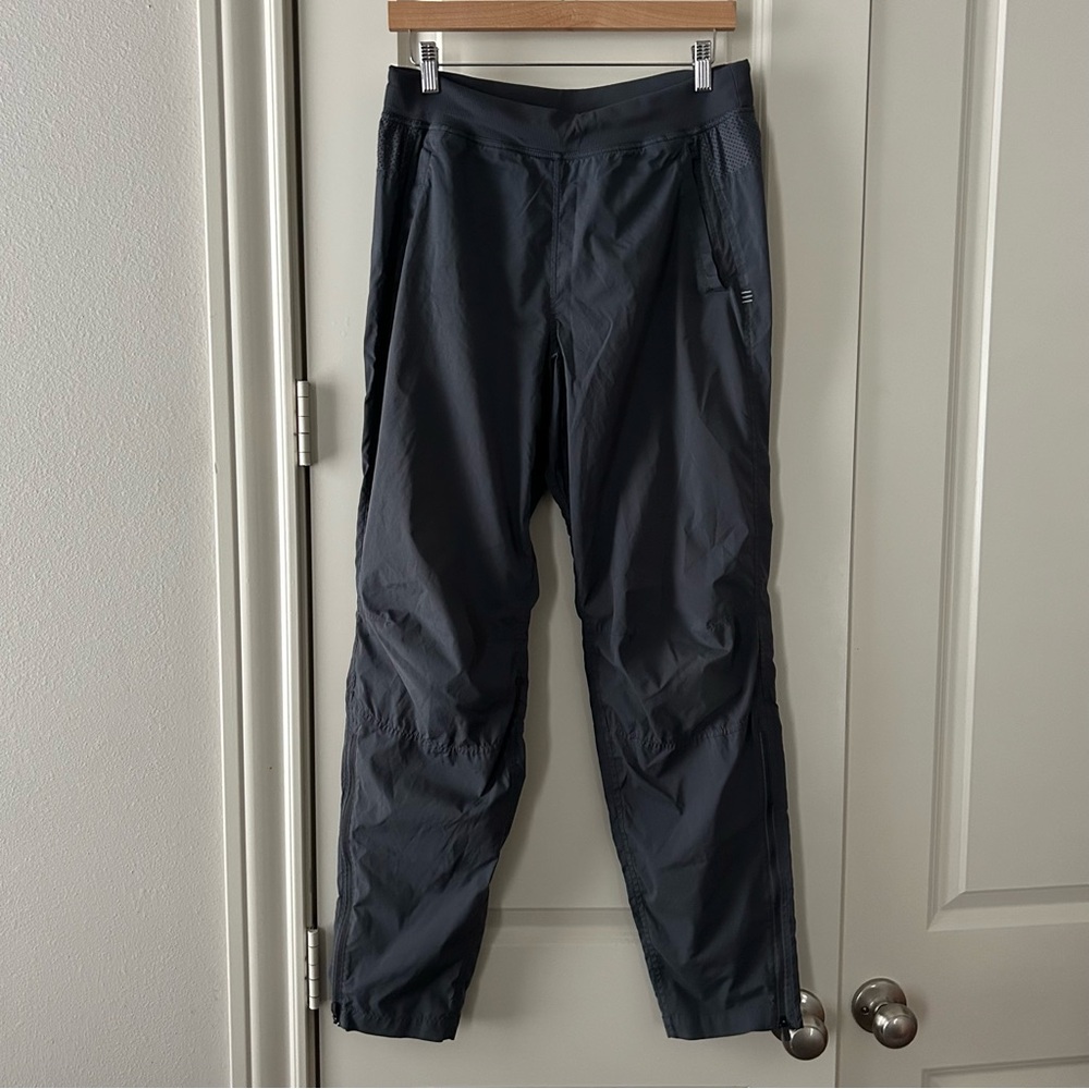 Lululemon Athletica Grey Sweatpants with Elastic Waistband and Zippered Ankles